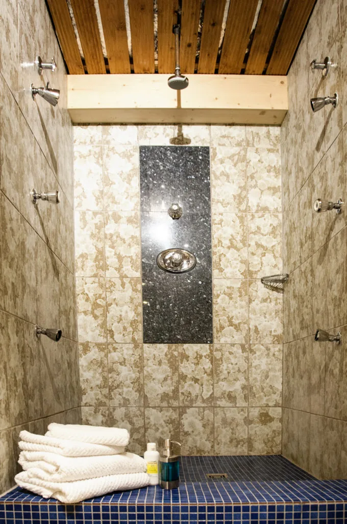 Begehbare Regendusche im SPA-Bereich der Ferienwohnung